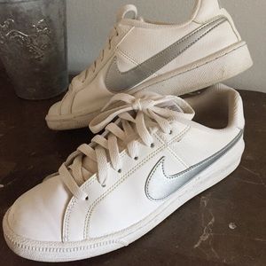 white nike with silver swoosh